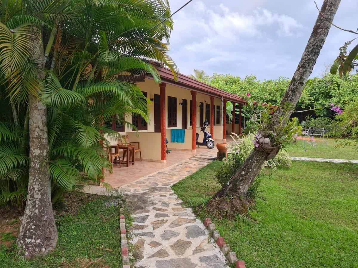 Bed and Breakfast Zum Deutschen Bentota Exterior foto